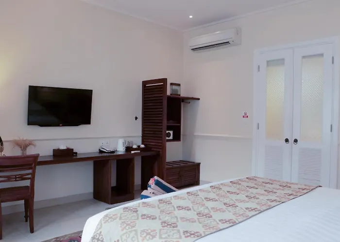 Solterra Boutique & Powered By Archipelago 4*